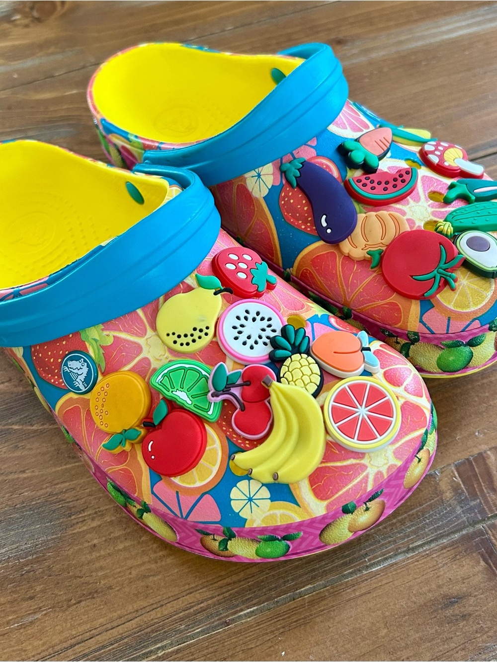 Crocs Farmer’s Market Fruit Rare Sz M6/ W8 Shoe